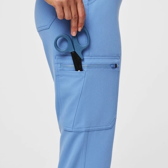 FIGS- High Waisted Yola Skinny Scrub Pants in ceil blue - Picture 5 of 8